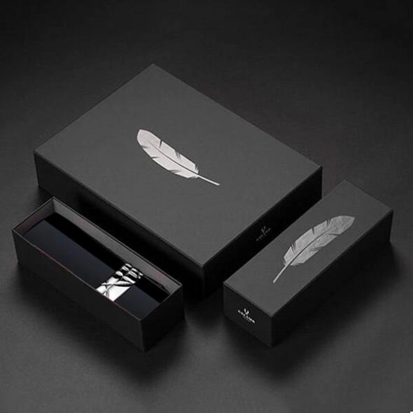 custom-lipstick-packaging-display