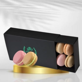 custom-macaron-packaging-display