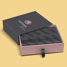custom-robe-boxes-with-logo