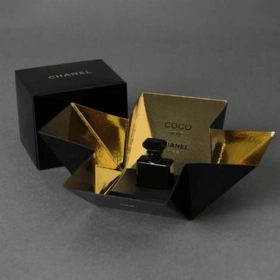 personalized-flower-shaped-top-closure-boxes