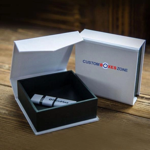 magnetic-closure-box-with-logo