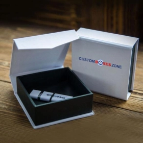 magnetic-closure-box-with-logo